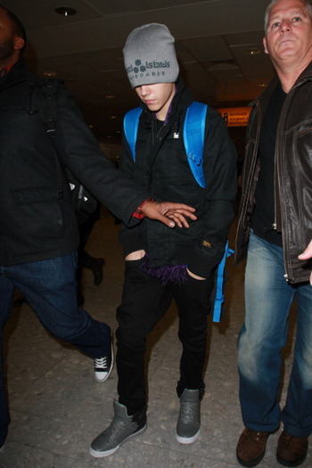  - Foto - Justin at aeropuerto in LAX