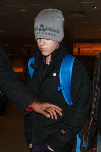  - Foto - Justin at aeropuerto in LAX