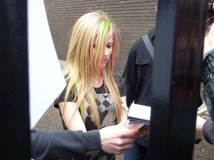 normal_6jqand - February 15 - Signing Autographs for Bandaiders in London