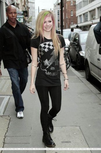 normal_015~5 - February 15 - Leaving ITV Studios For Daybreak