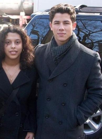 nick-2011-nick-jonas-19367132-440-595 - Nick Jonas 2011