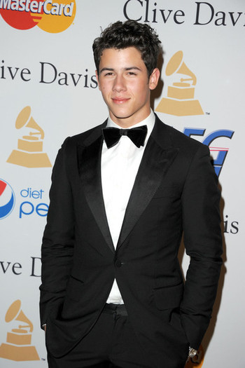 Nick-Jonas-Grammy-2011-nick-jonas-19270161-396-594 - Nick Jonas Grammy 2011