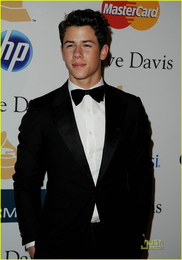 Nick-Jonas-Grammy-2011-nick-jonas-19270210-856-1222