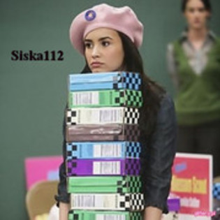 30654718_WDAGKOUXH - Demi Lovato