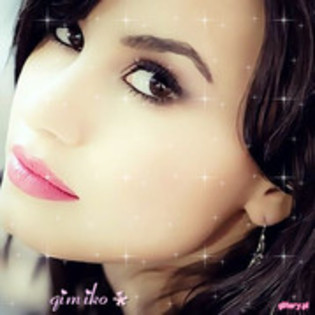 30656248_LOOMWJBBV - Demi Lovato