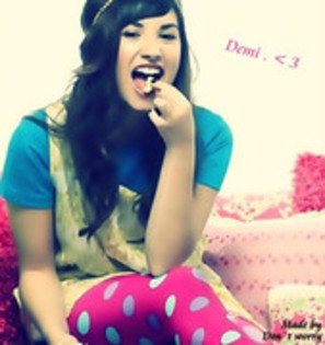 30656270_NKYOCLWSZ - Demi Lovato