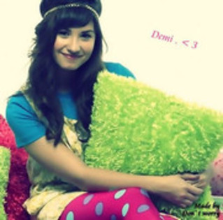 30656275_EKTIJWNIL - Demi Lovato