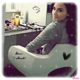 30891319_CSENMQORP - Demi Lovato