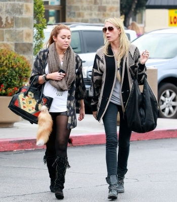  - x Out With Tish In Burbank - 15th February 2011