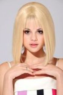 UQNXXCCCZXQPCPNNMKG - selena gomez blonda