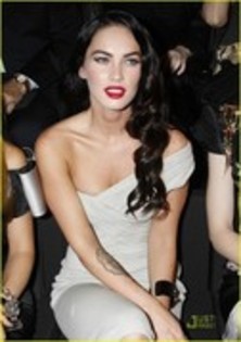 TFYBRITFAQEEIBWSZRR - megan fox