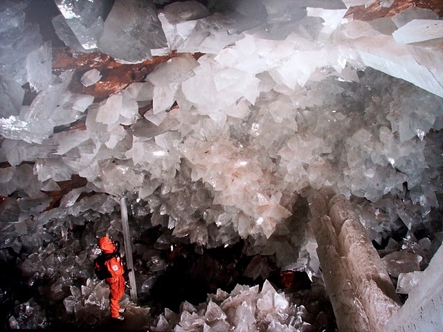 Cristalele imense din mina Naica Chihuahua 2 - de cate ori scriu love