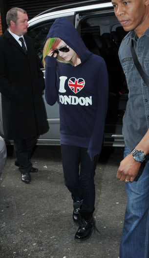 normal_12~3 - February 16 - Leaving Hotel In London