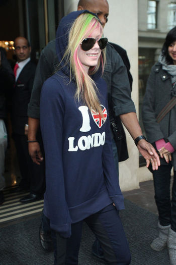 normal_15~3 - February 16 - Leaving Hotel In London