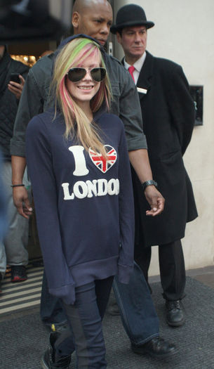 normal_17~3 - February 16 - Leaving Hotel In London