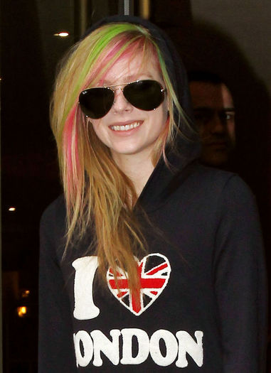 normal_18~3 - February 16 - Leaving Hotel In London