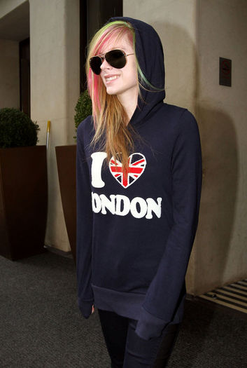 normal_21~1 - February 16 - Leaving Hotel In London