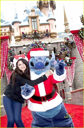 normal_sgg0005 - November 07 - Posting with Santa Stich