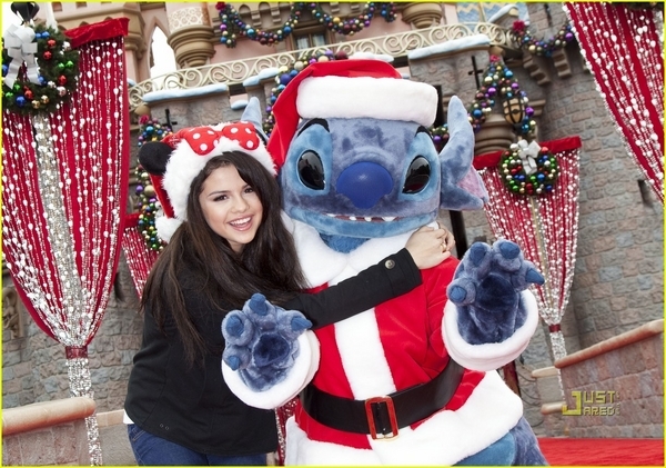 normal_sgg0009 - November 07 - Posting with Santa Stich