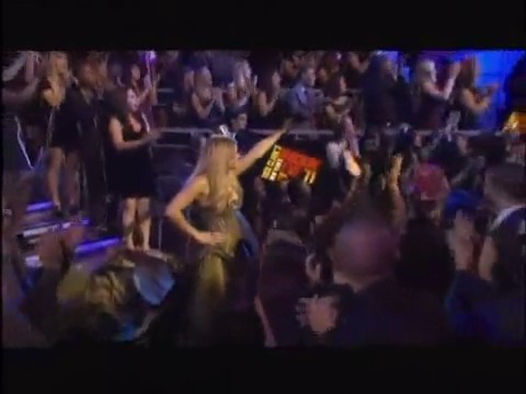 bscap0168 - Avril Lavigne live What the hell at Dick Clarks New Year