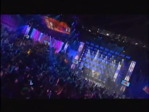 bscap0171 - Avril Lavigne live What the hell at Dick Clarks New Year