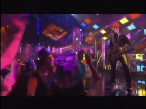 bscap0219 - Avril Lavigne live What the hell at Dick Clarks New Year