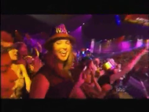 bscap0260 - Avril Lavigne live What the hell at Dick Clarks New Year