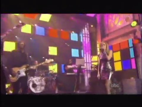 bscap0271 - Avril Lavigne live What the hell at Dick Clarks New Year