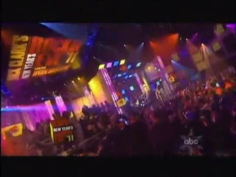bscap0283 - Avril Lavigne live What the hell at Dick Clarks New Year