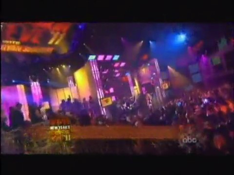 bscap0285 - Avril Lavigne live What the hell at Dick Clarks New Year