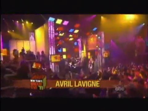 bscap0287 - Avril Lavigne live What the hell at Dick Clarks New Year