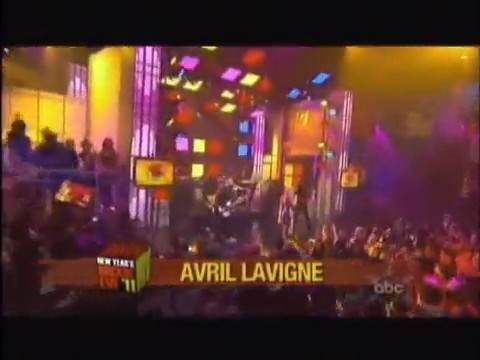 bscap0288 - Avril Lavigne live What the hell at Dick Clarks New Year