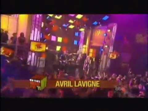 bscap0289 - Avril Lavigne live What the hell at Dick Clarks New Year