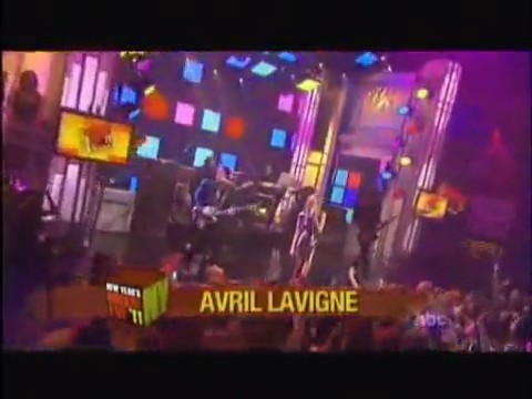 bscap0290 - Avril Lavigne live What the hell at Dick Clarks New Year