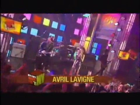 bscap0291 - Avril Lavigne live What the hell at Dick Clarks New Year