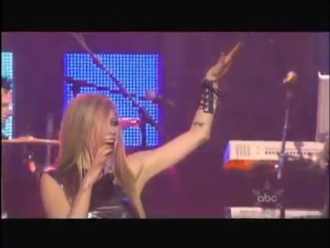 bscap0309 - Avril Lavigne live What the hell at Dick Clarks New Year