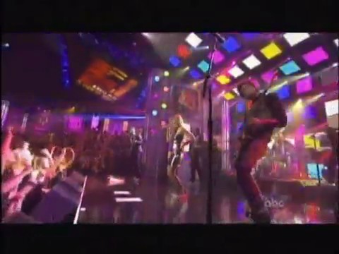 bscap0319 - Avril Lavigne live What the hell at Dick Clarks New Year