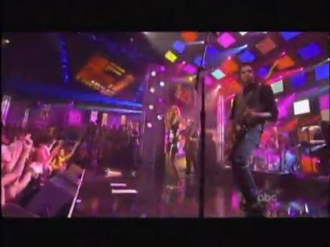 bscap0320 - Avril Lavigne live What the hell at Dick Clarks New Year