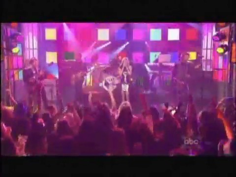 bscap0324 - Avril Lavigne live What the hell at Dick Clarks New Year