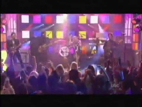 bscap0328 - Avril Lavigne live What the hell at Dick Clarks New Year