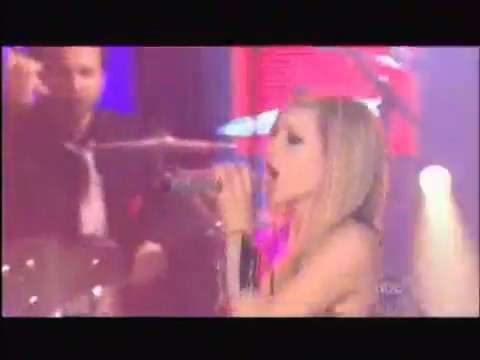 bscap0336 - Avril Lavigne live What the hell at Dick Clarks New Year