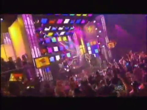 bscap0344 - Avril Lavigne live What the hell at Dick Clarks New Year
