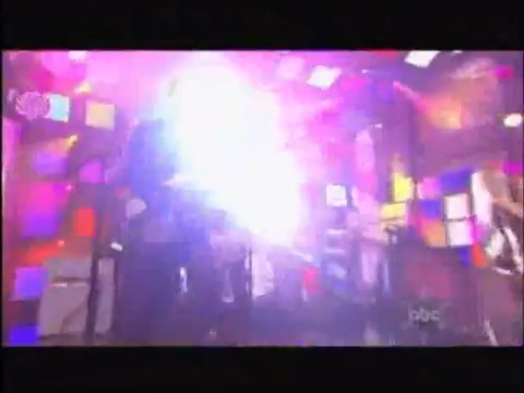 bscap0359 - Avril Lavigne live What the hell at Dick Clarks New Year
