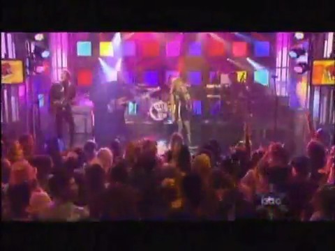 bscap0363 - Avril Lavigne live What the hell at Dick Clarks New Year