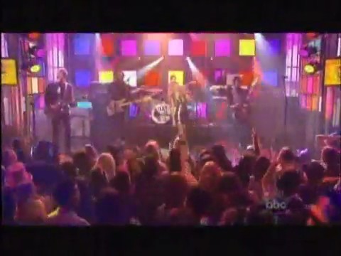 bscap0364 - Avril Lavigne live What the hell at Dick Clarks New Year