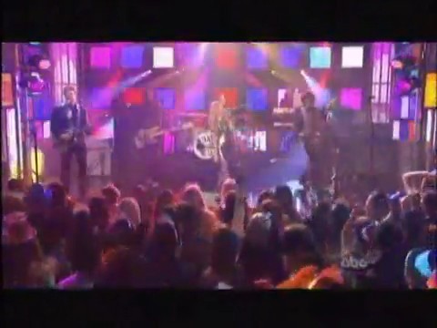 bscap0365 - Avril Lavigne live What the hell at Dick Clarks New Year