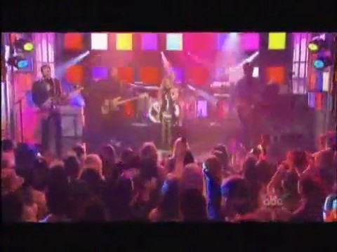 bscap0366 - Avril Lavigne live What the hell at Dick Clarks New Year