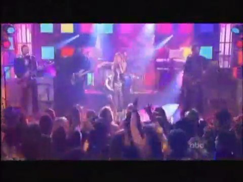bscap0368 - Avril Lavigne live What the hell at Dick Clarks New Year
