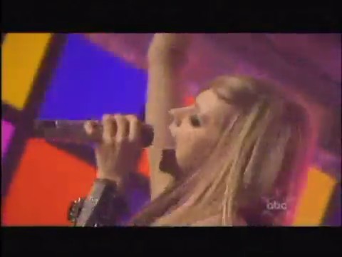 bscap0376 - Avril Lavigne live What the hell at Dick Clarks New Year