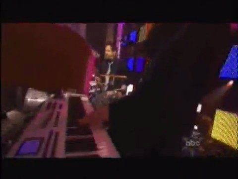 bscap0379 - Avril Lavigne live What the hell at Dick Clarks New Year